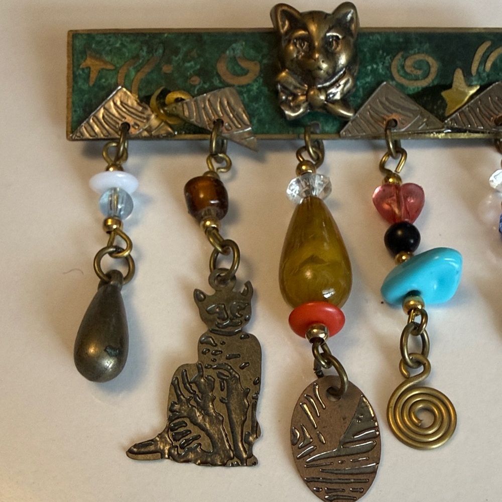 Artistic Cat Brooch with Colorful Charms - Picture 3 of 7